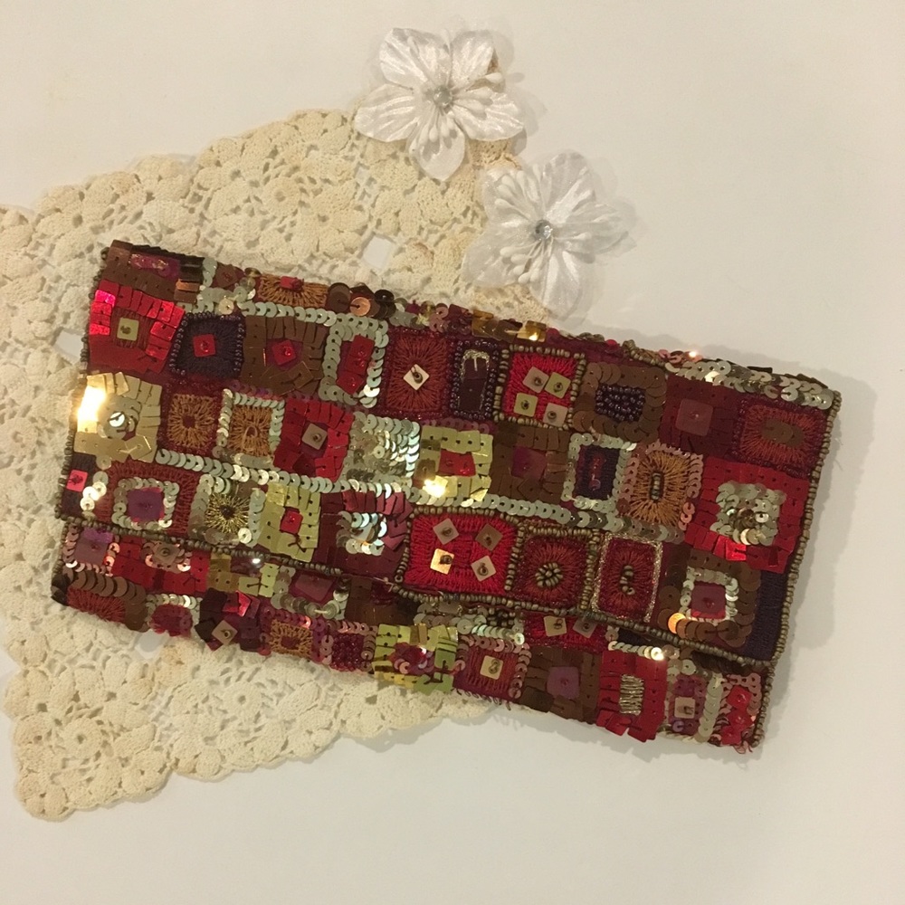 “Accessorize”Envelope Bag RedGold/multi Sequins